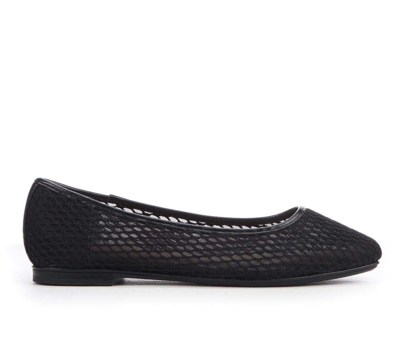 Women's Me Too Bryer Ballet Flats in Black color